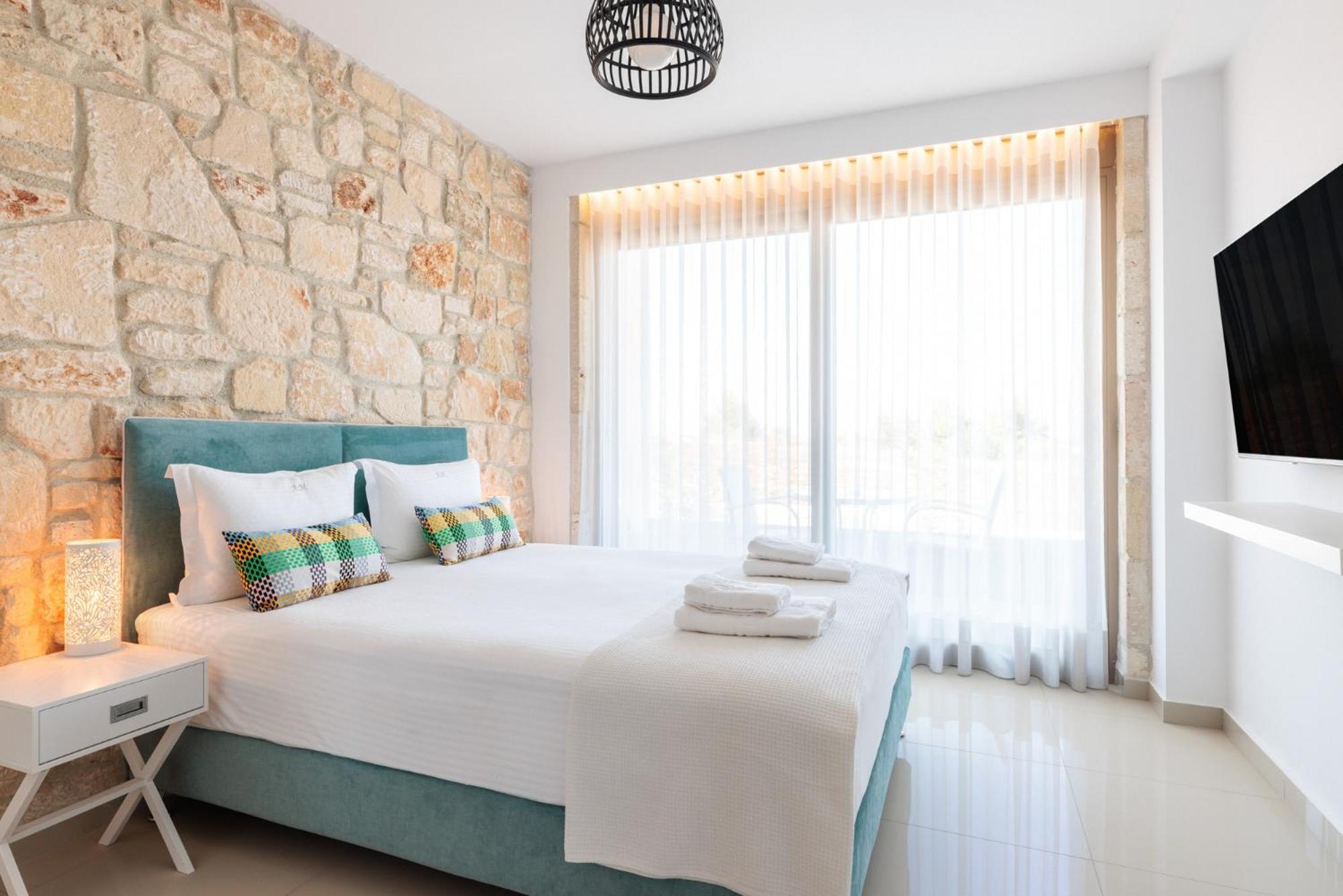 Anna Mare Luxury *